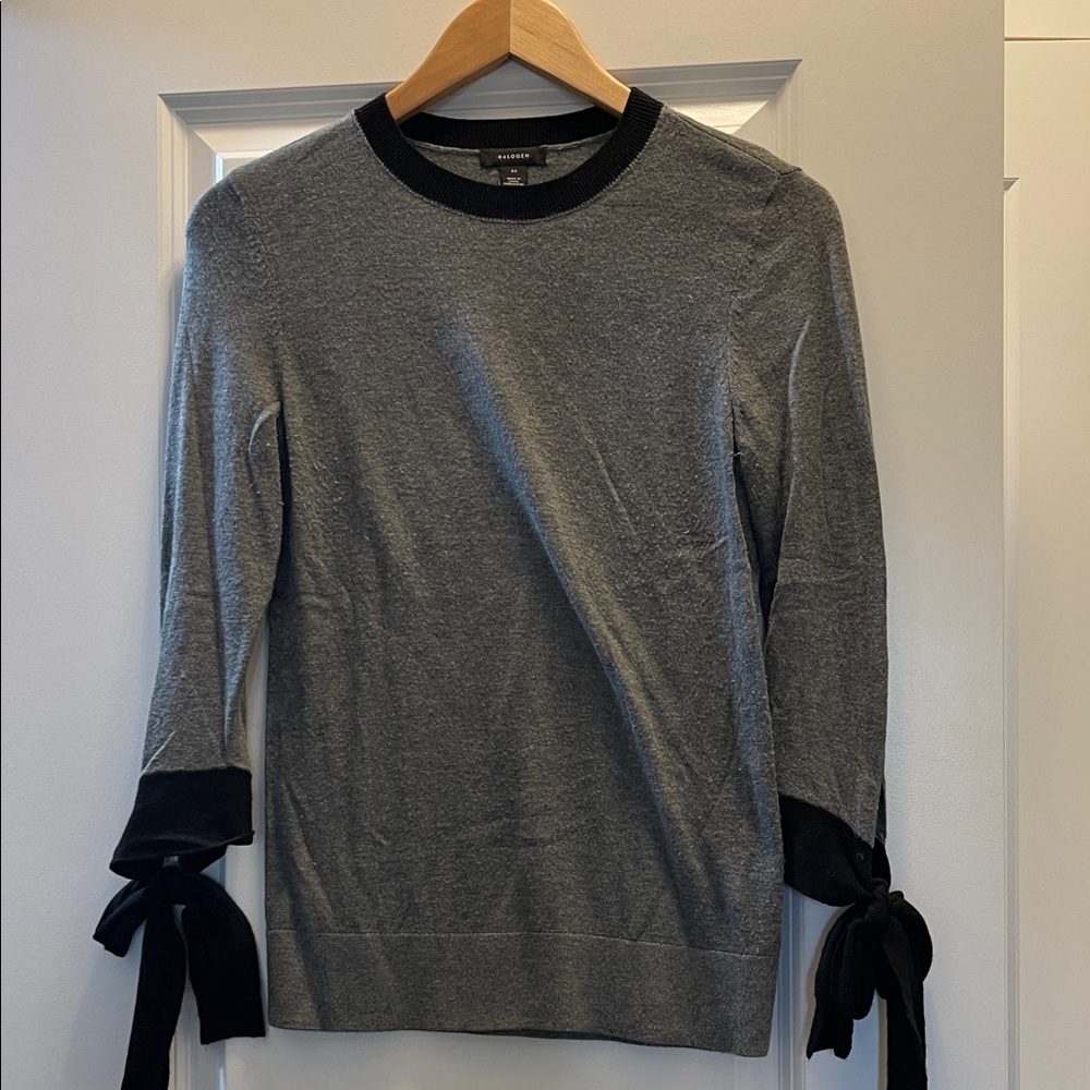 Halogen Gray and Black Sweatshirt with Tie Sleeves